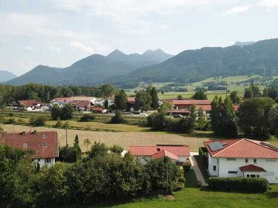 Stilvolle, neuwertige 2,5-Zimmer-Erdgeschosswohnung mit geh. Innenausstattung in Bernau am Chiemsee