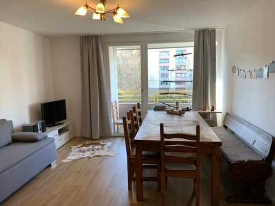 Ohne Makler! Geschmackvolle Wohnung mit zwei Zimmern sowie Balkon und EBK in Koblenz