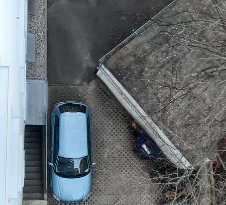 Stellplatz im Hof bis mittlere Autogröße zu vermieten