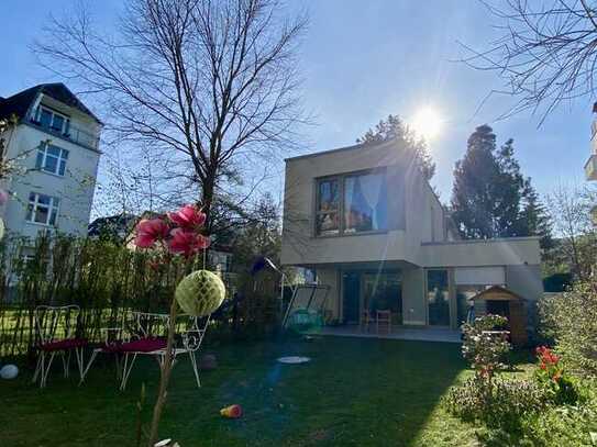 Familienfreundliches Gartenhaus in zweiter Reihe mit privatem Garten