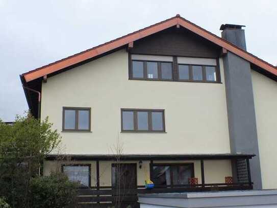 Schöne, großzügige Dachwohnung mit großer Dachterrasse, Kamin und tollem Rundblick!