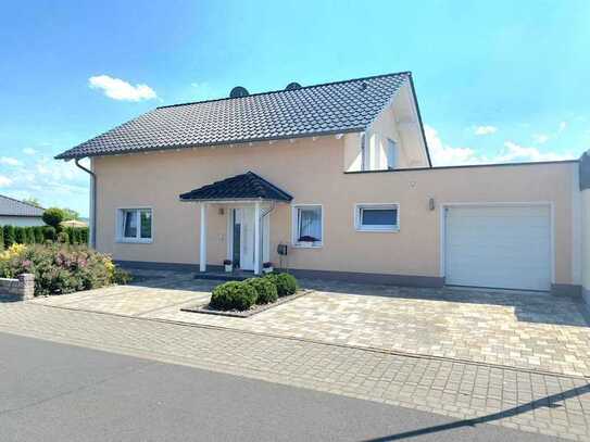 Charmantes Einfamilienhaus mit Garten und Garage in ruhiger Toplage nahe Limburg