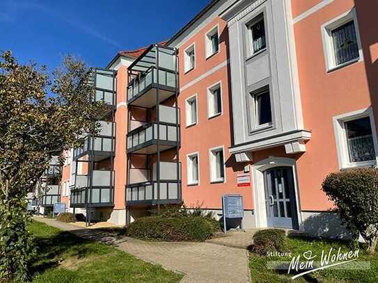 Helle 2-Raumwohnung mit Wanne und großem Balkon