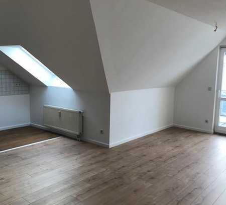 1.GRUNDMIETE FREI! PERFEKT für SINGLES! FRISCH RENOVIERT! 1 ZIMMER + BALKON!