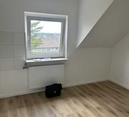 Frisch renovierte 1-Zimmer Wohnung im DG sucht neuen Mieter