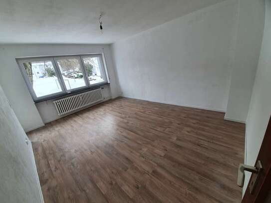 Renovierte schöne 2-Zimmer Wohnung mit Loggia