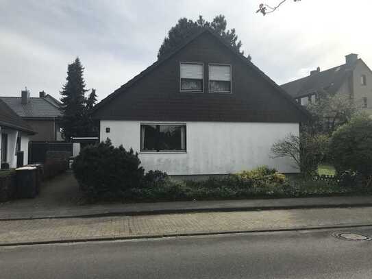 Gemütliches Fertighaus in Dormagen-Straberg mit großer Garage, Terrasse und altem Baumbestand