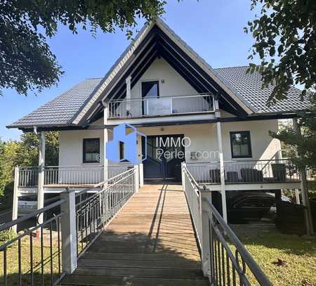 Außergewöhnliche Architektur!
Sehr gepflegtes Einfamilienhaus mit sonnigen Grundstück in bester Lag