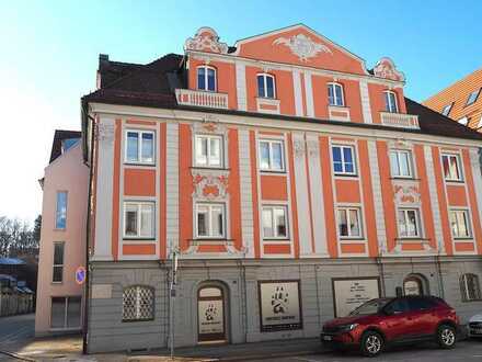 Eine feine Adresse mitten in der Altstadt: moderne Etagenwohnung im barocken Stadtpalais