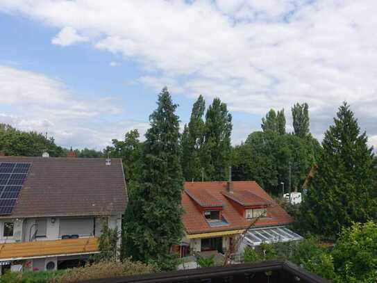 Sanierungsbedarf. Arbeiten und Wohnen auf einem Grundstück in Delkenheim.