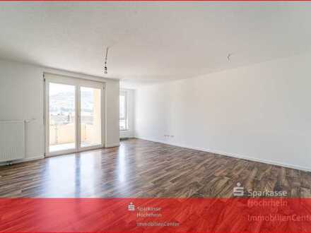 Hübsche 3-Zimmerwohnung, frisch renoviert mit Einbauküche und 2 KFZ-Parkplätzen