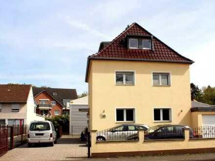 Freistehendes Einfamilienhaus oder Bürohaus mit Garage und Pkw-Stellplätzen