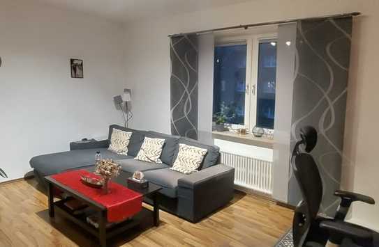 gut geschnittene attraktive 2-Zimmer-Wohnung mit Wintergarten/Balkon