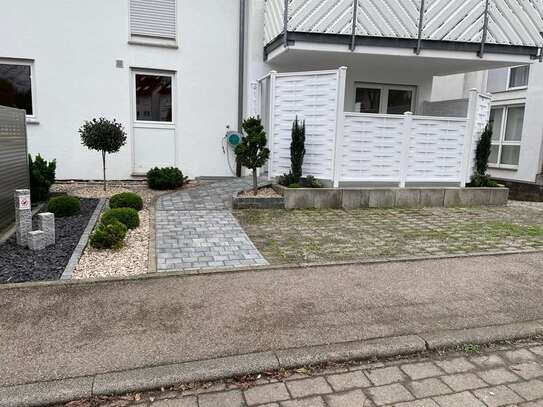 Moderne, frisch renovierte 3-Zi-Wohnung mit geh. Innenausstattung mit Terrasse u. EBK in Sachsenheim