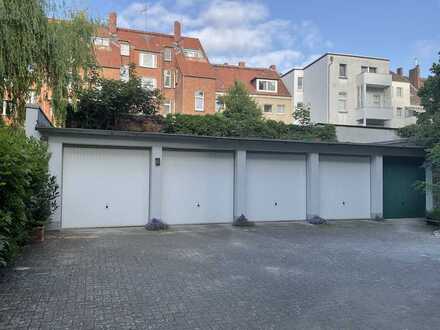 abschließbare Garage auf abzuschließendem Hof für PKW/Motorrad zu vermieten