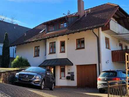 Gepflegte 3-Zi-Wohnung möbliert mit 2 Balkonen, kleinem Garten und Einbauküche in Breisach a. Rhein