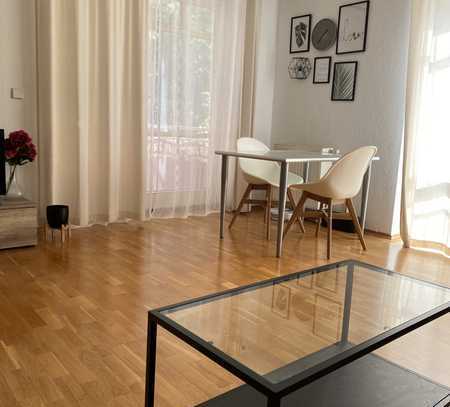 Schöne, helle 2-Zimmer-Wohnung mit EBK + Garderobenzimmer in Berlin Biesdorf