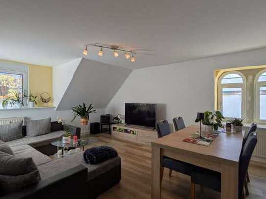 Charmante 3-Zimmer-Maisonette-Wohnung, Dachterrasse, Kellerabteil und Außenstellplatz!