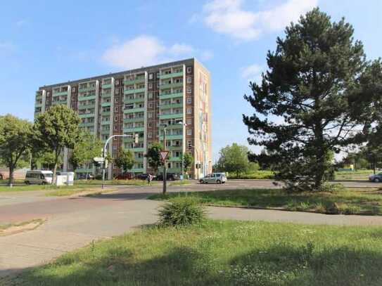 Einzug gut planbar - große 3-Raumwohnung mit Balkon, Dusche und Aufzug