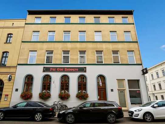 **Wohnen mit Altbaustil – 4-Zimmer-Wohnung in begehrter Lage**