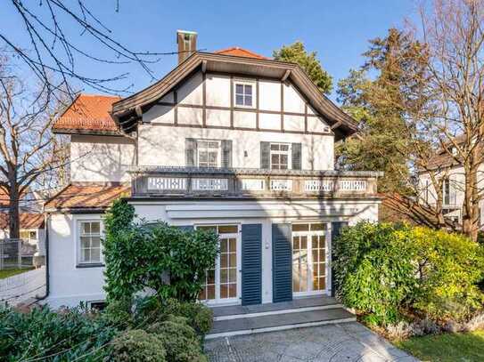 Hinreißende Altbau-Villa mit vielen historischen Details und besonderem Charme