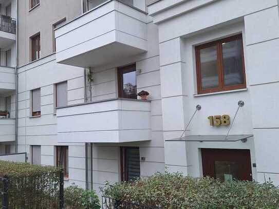 2-Raum-Wohnung mit EBK / Balkon / Stellplatz in Lichtenberg