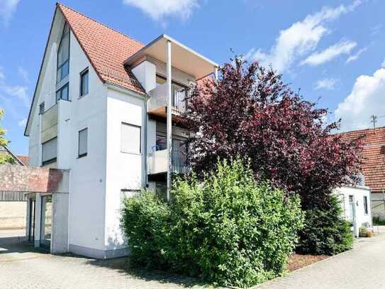 Schicke 3,5-Zi.-Galeriewohnung mit Weitblick - individuell Wohnen unterm Dach in Blaubeuren-Asch