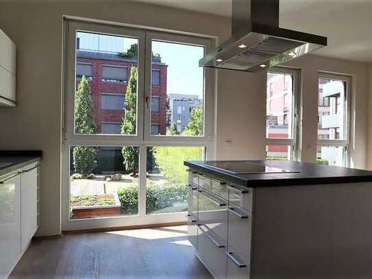 Stilvolle 4-Raum-Wohnung mit luxuriöser Innenausstattung mit Balkon und Einbauküche in Pempelfort