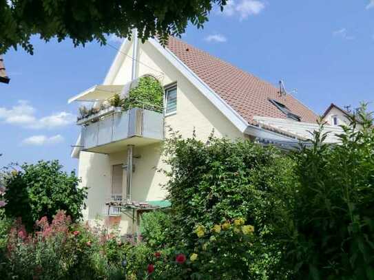 Sehr ruhige Lage, freistehendes Zweifamilienhaus, schöner, großzügiger Garten, gute Infrastruktur