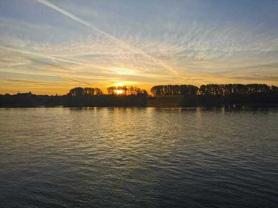 luxuriöse Loftwohnung direkt am Rheinufer zwischen Köln und Bonn in einzigartiger Lage