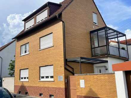 Geschäftshaus mit Büroräumen u. Wohneinheiten, Garage und Innenhof in Ludwigshafen-Oggersheim