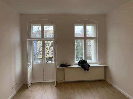 helle 2 Zimmer Altbauwohnung