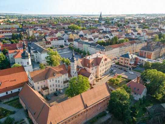 Frisch renovierte Altbauwohnung mit Balkon und Tageslichtbad nahe Stadtpark und Elbe.