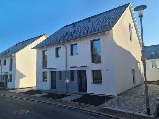 Erstbezug! Moderne & energieeffiziente Doppelhaushälfte (KfW 55)