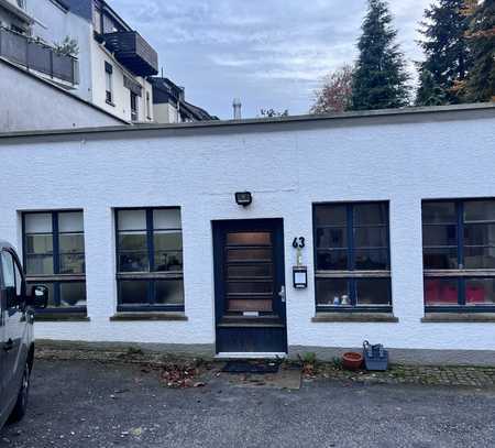 Lagerhalle mit Büro Zimmer