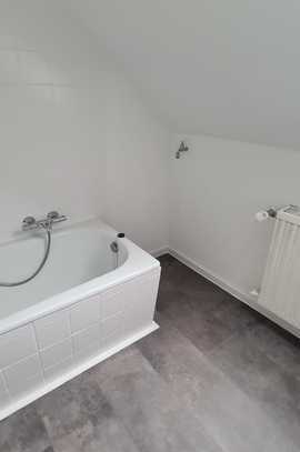 Schöne und vollständig renovierte 2,5-Zimmer-Dachgeschosswohnung in Edenkoben