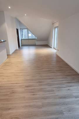 Dachgeschosswohnung mit großem Balkon und neuer Küche