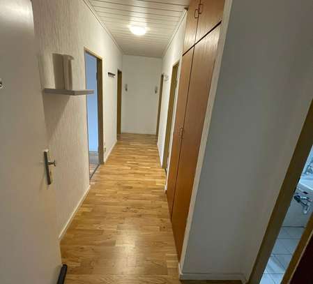 Exklusive 4-Zimmer-Wohnung mit Einbauküche in Frankfurt