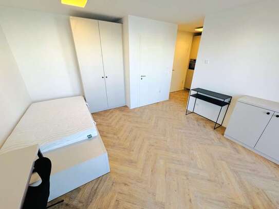 Balkon!!! Direkt in Adlershof, möblierte Single-Wohnung mit Abstellkammer+EBK!!!!