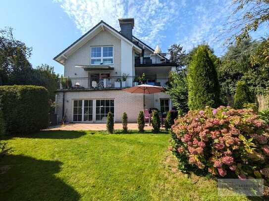 Exklusives Dreifamilienhaus in familienfreundlicher Lage mit unverbaubarem Blick in die Natur