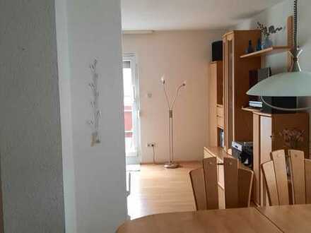 Geschmackvolle 4-Raum-Wohnung mit Balkon und Einbauküche in Tübingen