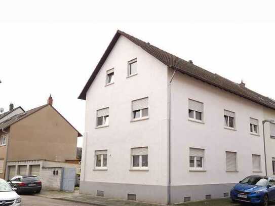 Reserviert !!!!!! Schönes Mehrfamilienhaus mit 3 Garagen in Mannheim Sandhofen