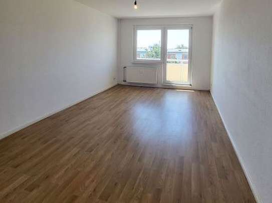 *Ruhige Lage - Weiter Ausblick* 3-Zimmerwohnung für Familien/Pärchen/WG mit Wannenbad und Balkon!