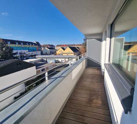 Schöne 3 Zimmer Wohnung mit großem Balkon - zentrale Lage