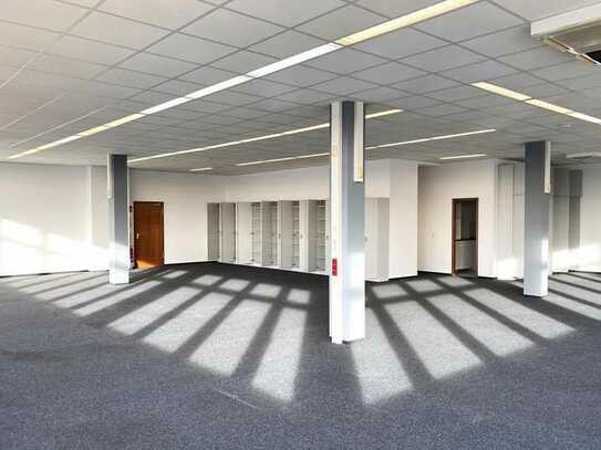 Großzügige, einzugsbereite und helle Büroflächen mit Top-Aussicht und Top Preis 8.50 €/qm