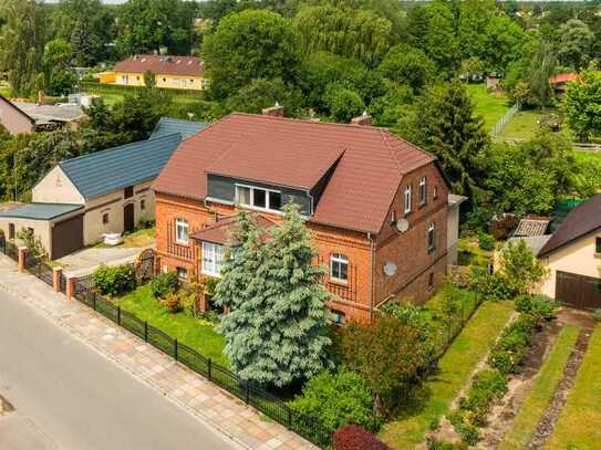 Am Wasser! Mit Keller, Garage, Nebengebäude, optionaler Einliegerwohnung: Einfamilienhaus in Tauche