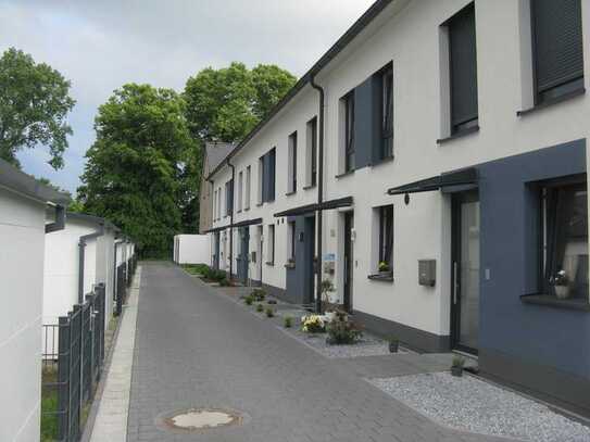 Neuwertig: Reihenmittelhaus in Hemelingen - zentral gelegen; nahe Bahnstation