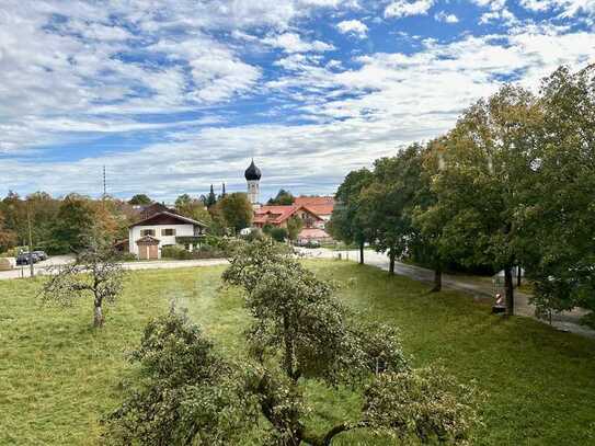 Wunderschöne Dachgeschosswohnung mit Blick ins Grüne