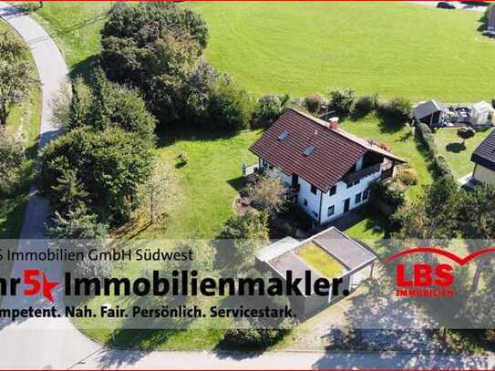 Einfamilienhaus mit ELW und schönem Eckgrundstück