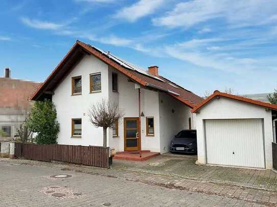 Modernisiertes Familienhaus mit herrlichem Blick, Garten, Garage und 
Ausbaupotential in der Scheun